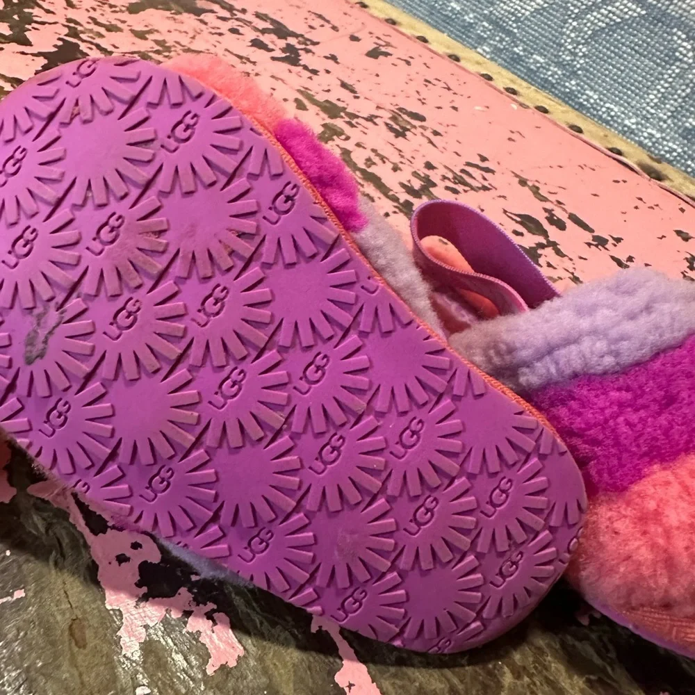 UGG Toddler Girls Rainbow slippers sz 6